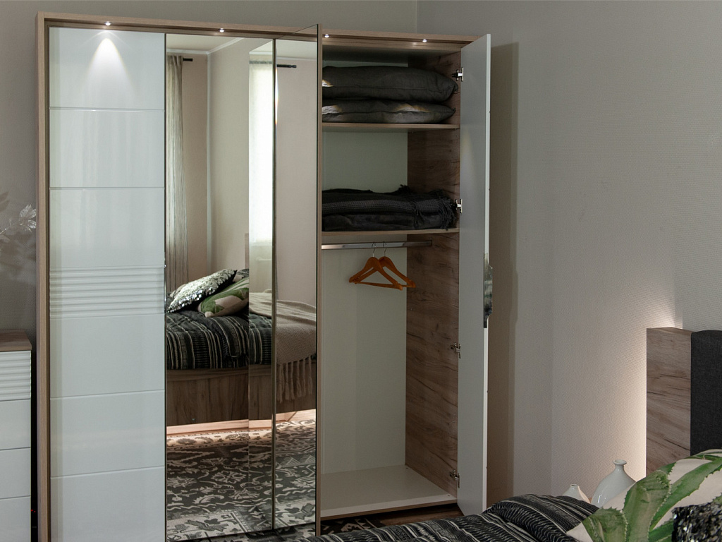 Шкаф 4дв (ДЗЗД) с порталом   