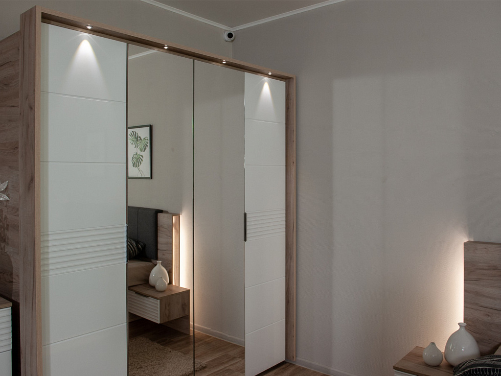 Шкаф 4дв (ДЗЗД) с порталом   